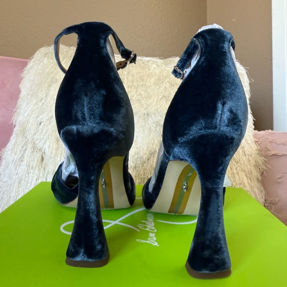 Brand New in Box. SAM EDELMAN Blue Velvet Heels w/Knot Detail. GORGEOUS. Size 8 - Picture 4 of 9